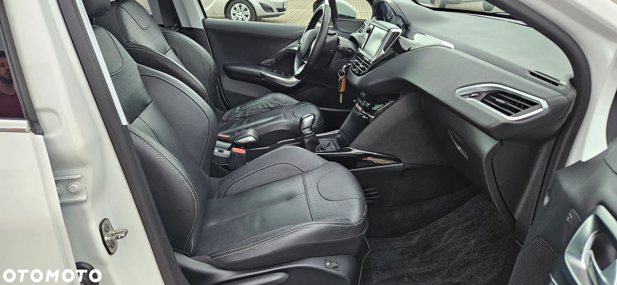 Peugeot 2008 1.2 PureTech Allure S&S - 11