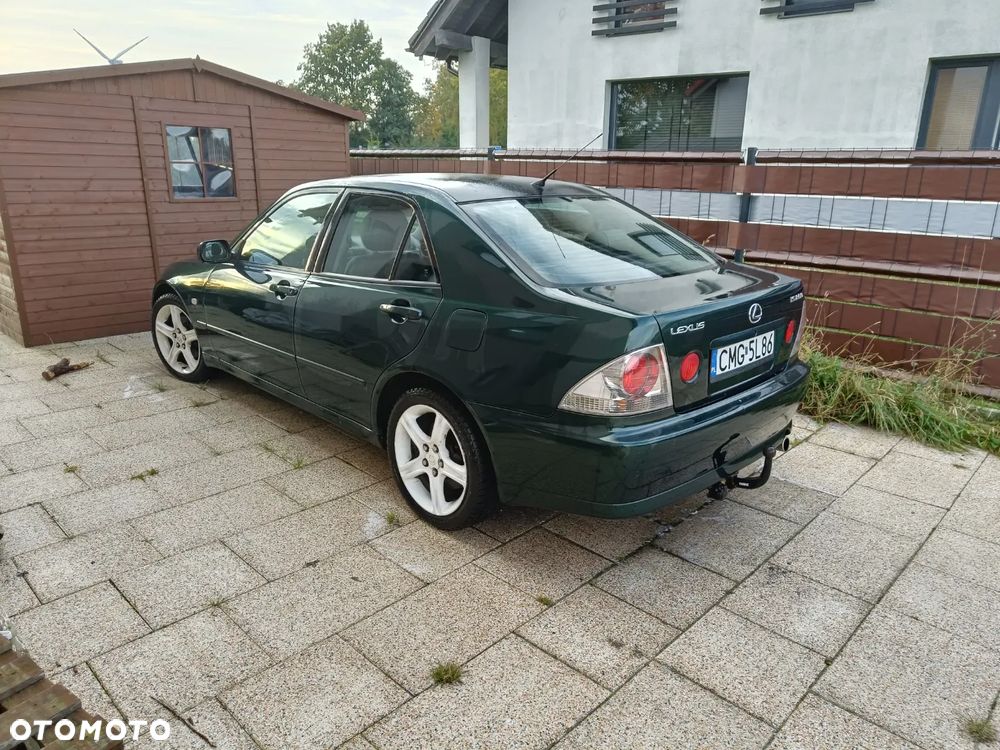 Lexus IS - 12