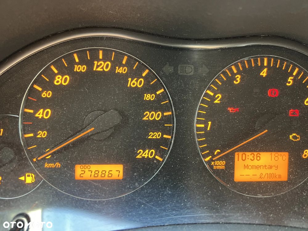 Toyota Avensis - 12