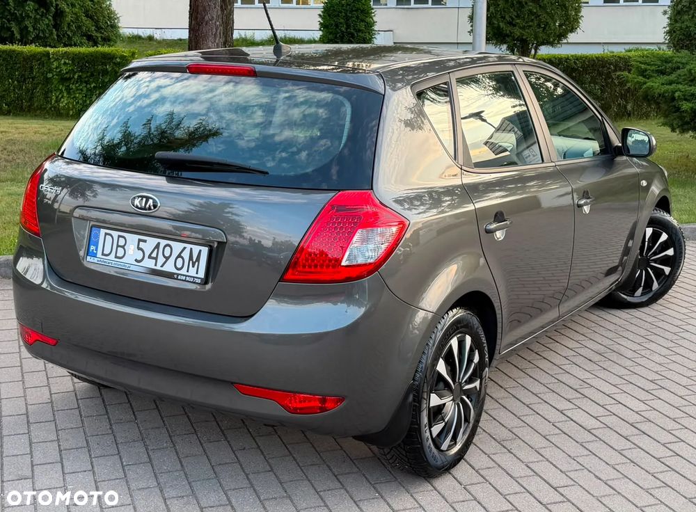 Kia Ceed 1.4 CVVT Dream-Team Edition - 18
