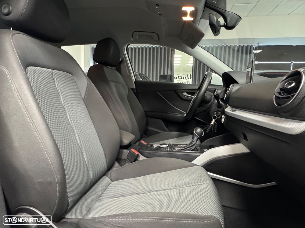 Audi Q2 30 TDI Design S tronic - 33