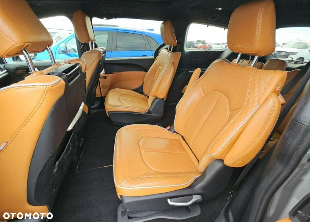Chrysler Pacifica - 10