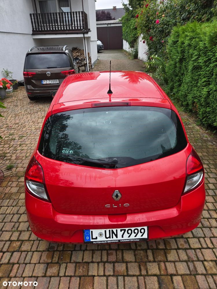 Renault Clio 1.2 16V 75 Yahoo - 9