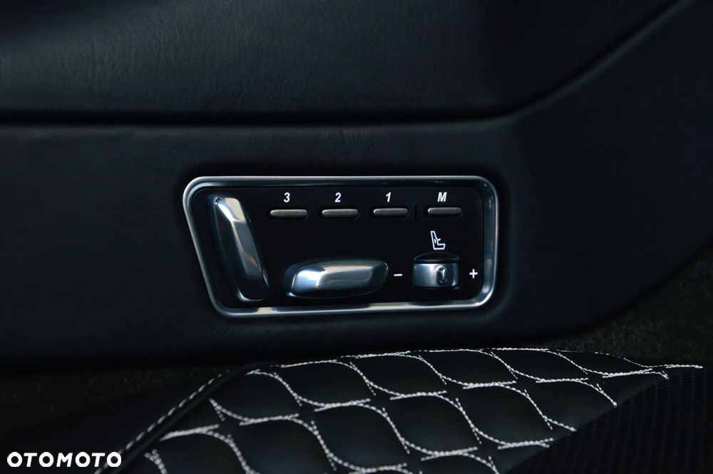 Aston Martin V12 Vanquish - 27