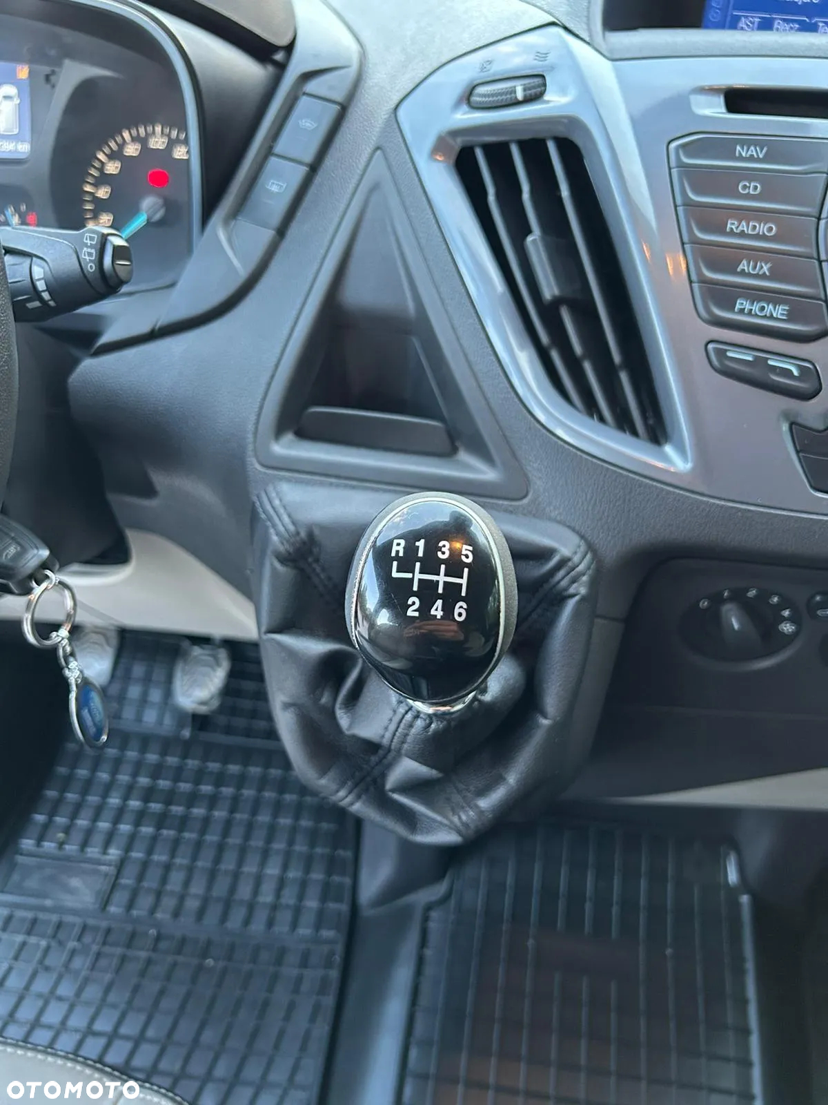 Ford Tourneo Custom - 23