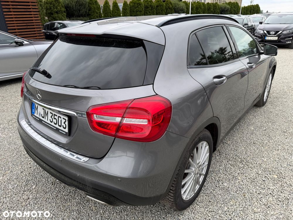 Mercedes-Benz GLA 200 Urban - 11