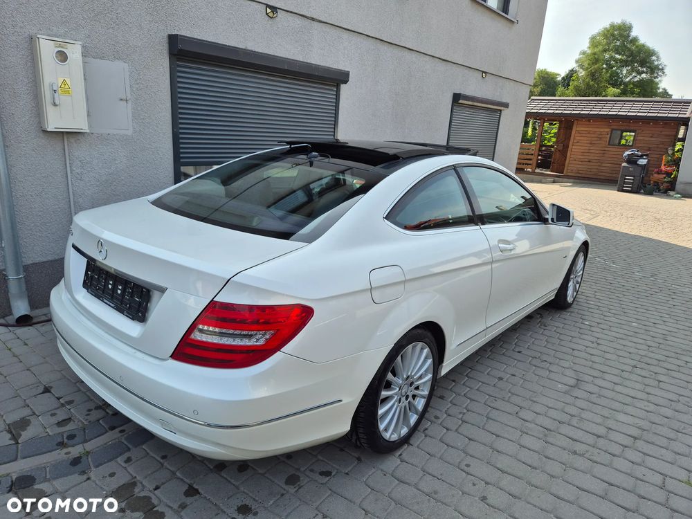 Mercedes-Benz Klasa C 180 CGI BlueEff - 9