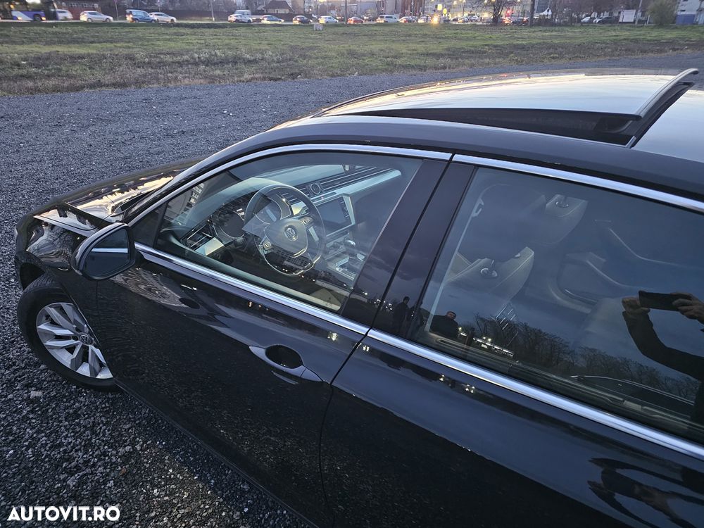 Volkswagen Passat Variant 1.6 TDI SCR DSG Comfortline - 24