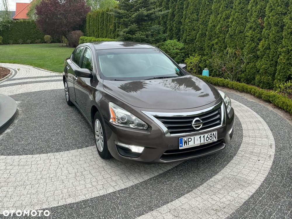 Nissan Altima - 2