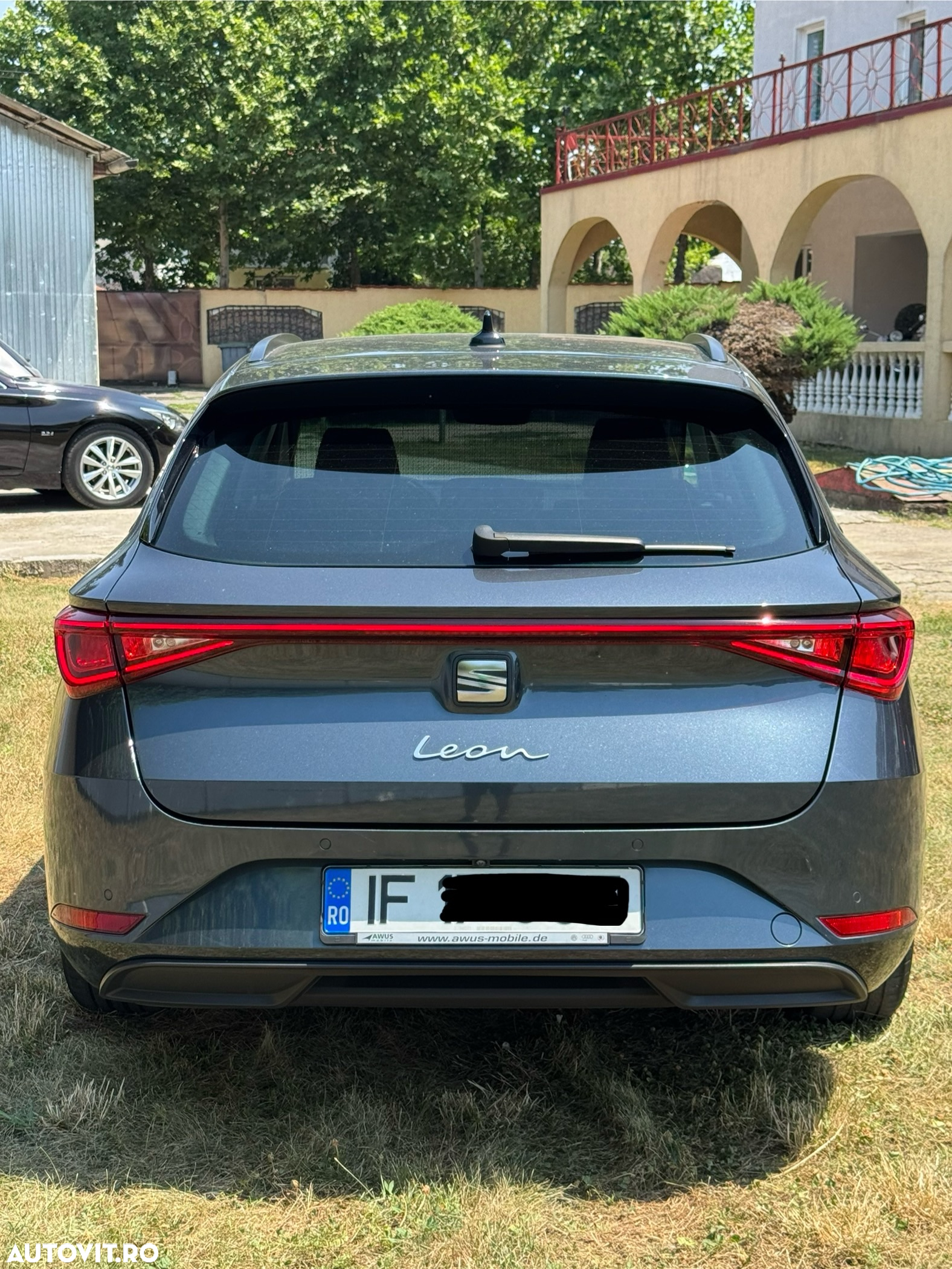 Seat Leon Sportstourer 2.0 TDI DSG Style - 3