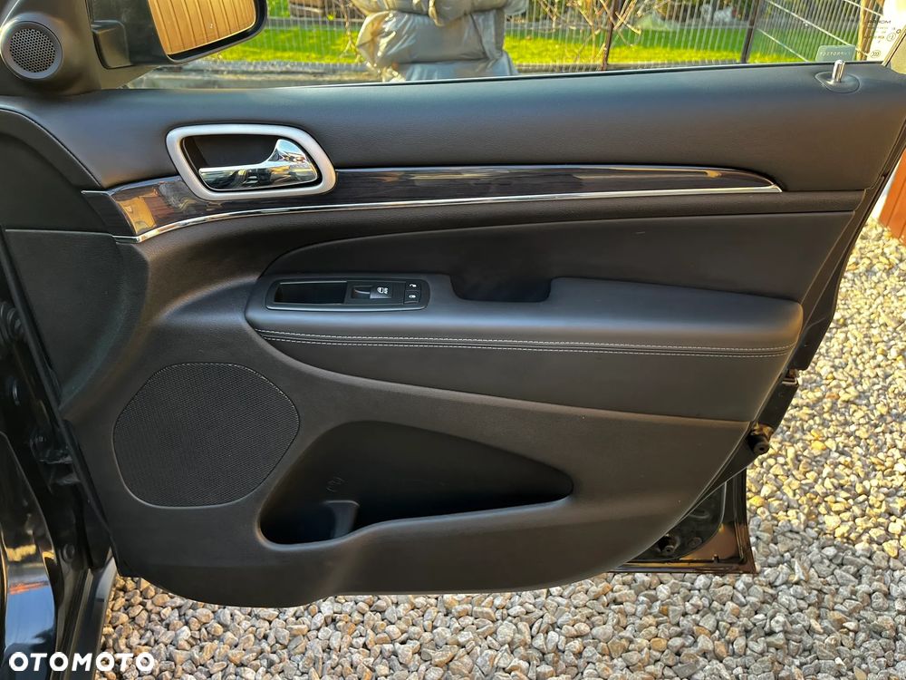 Jeep Grand Cherokee - 28