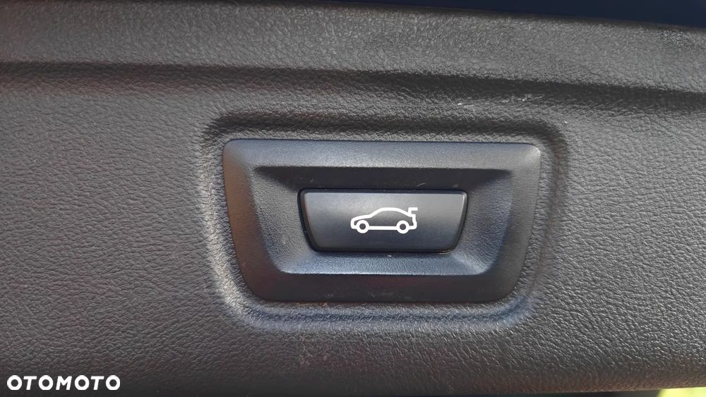 BMW Seria 3 320d Sport Line - 25