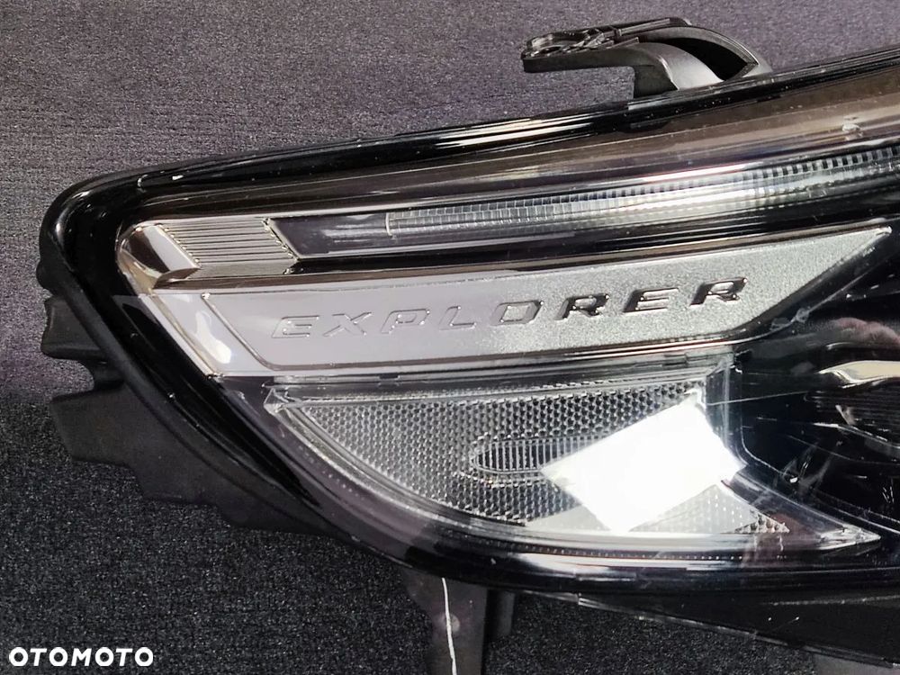 FORD EXPLORER od 2020r Lampa Przód Prawy - 3