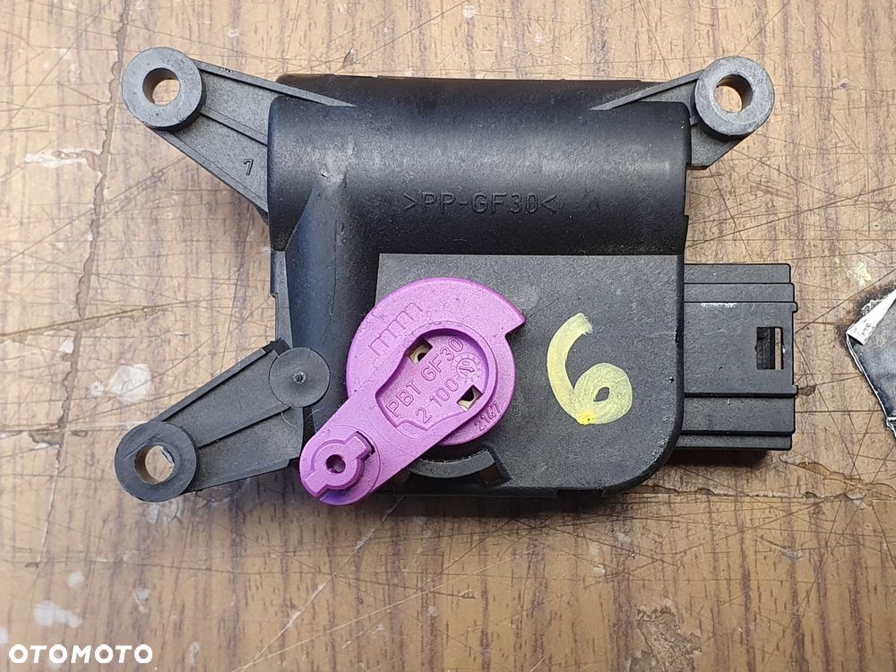 Silniczek 8E1820511 8E1820511A Nagrzewnicy Mechanizm Nawiewu Klapki EUROPA AUDI A4 B6 B7 - 7