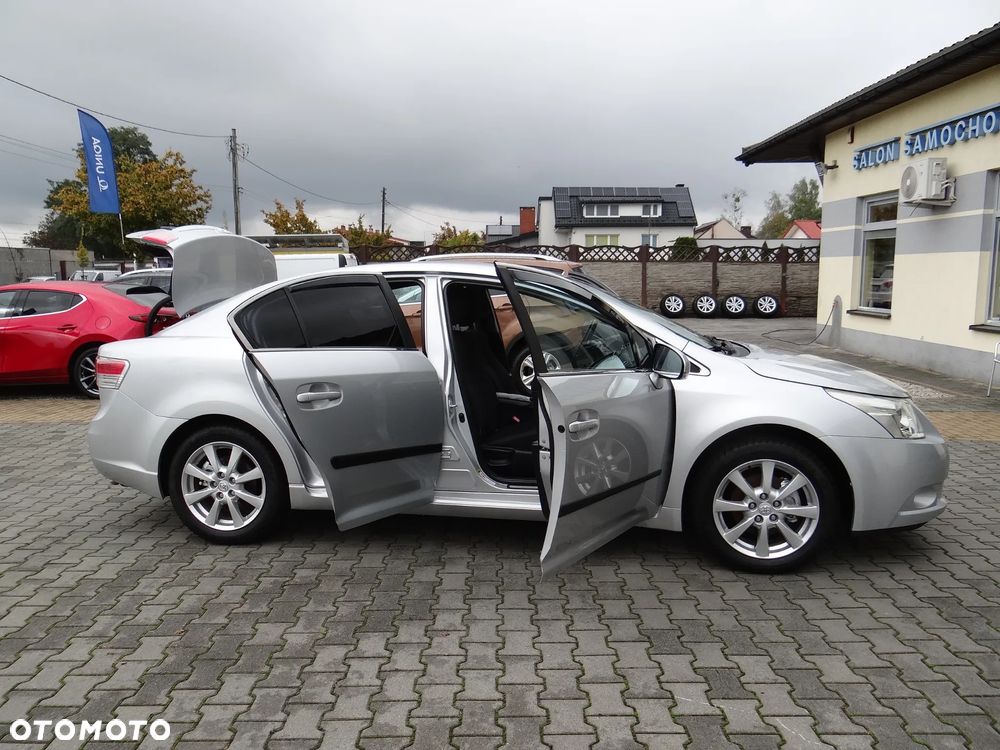 Toyota Avensis 2.0 Sol EU5 MS - 13