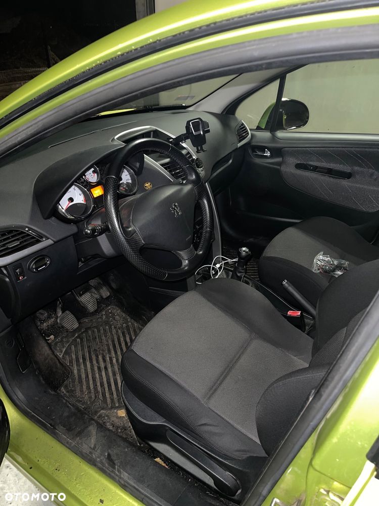 Peugeot 207 - 8