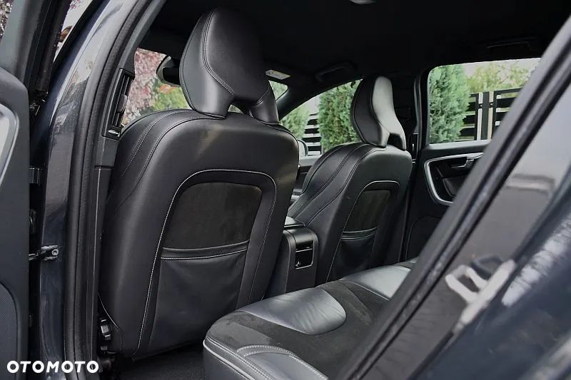 Volvo V60 D3 R-Design - 19