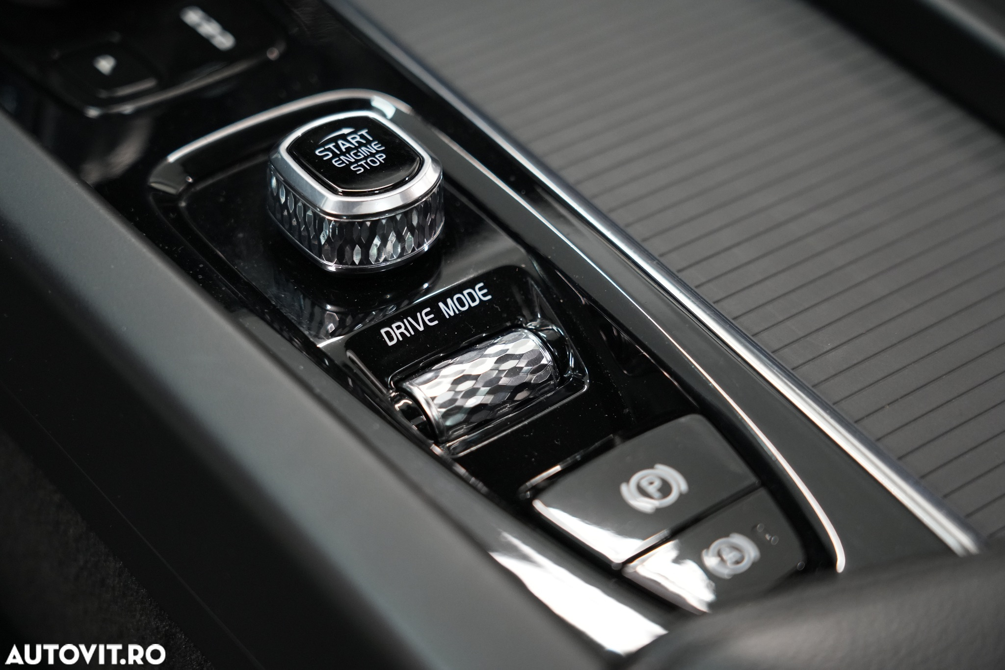 Volvo XC 60 B4 D AWD Geartronic Momentum Pro - 38