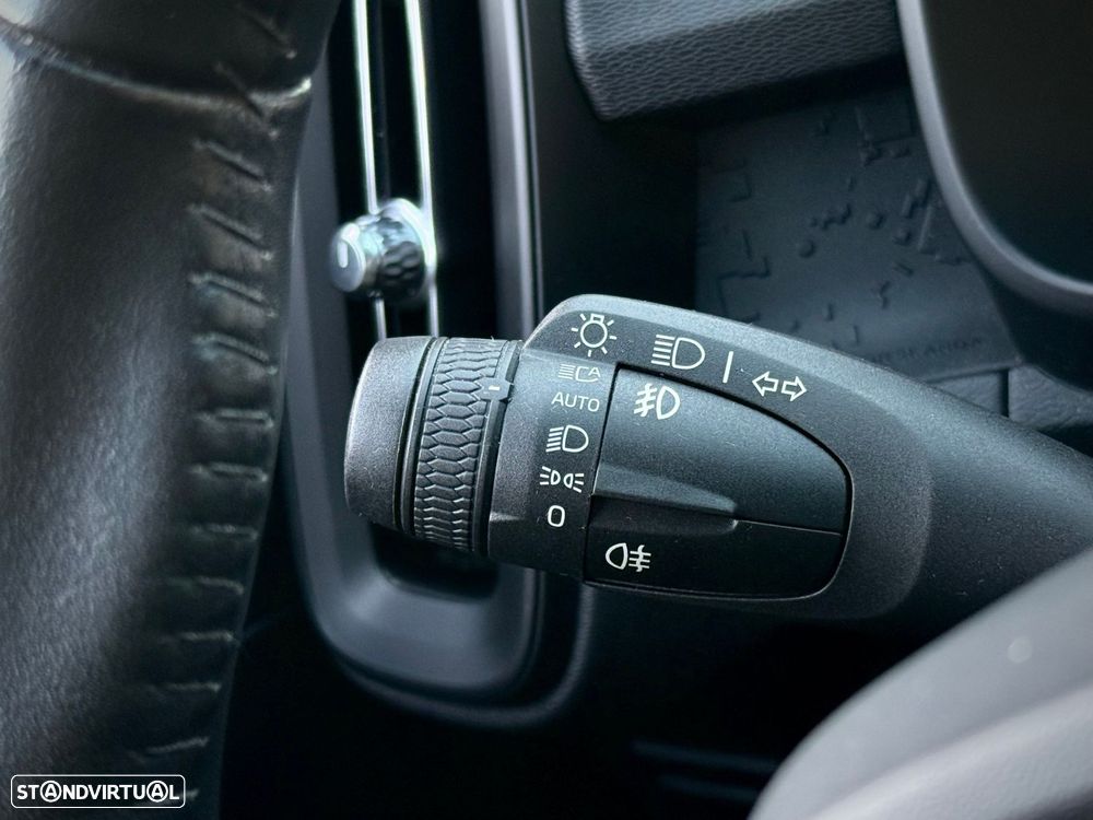 Volvo XC 40 1.5 T3 Momentum Tech Edition - 11