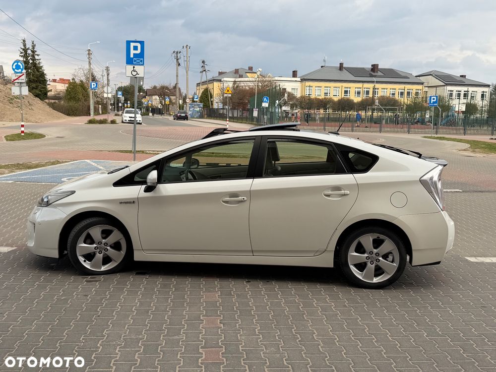 Toyota Prius 1.8 HSD Premium - 4