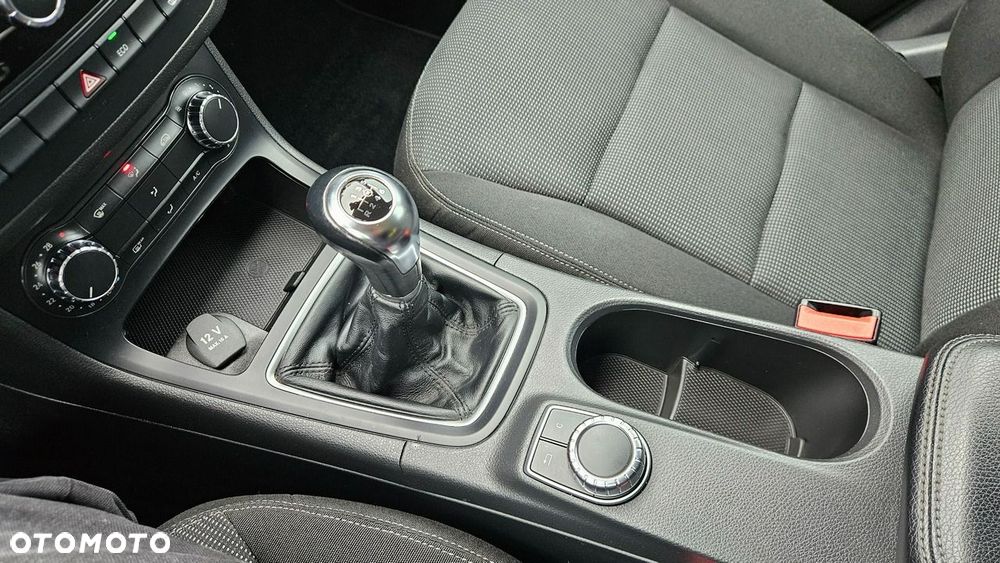 Mercedes-Benz Klasa B 180 BlueEFFICIENCY Edition Style - 29