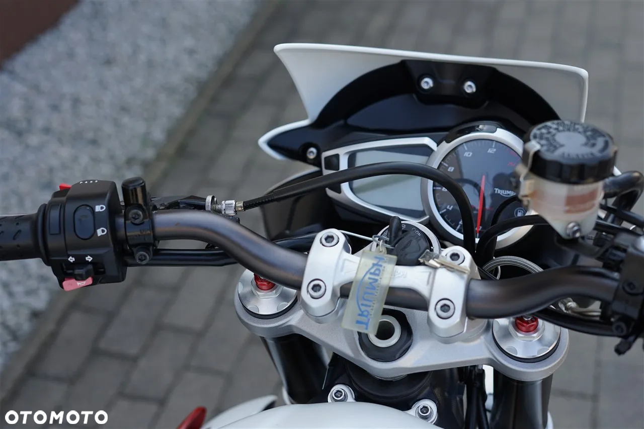 Triumph Street Triple - 18