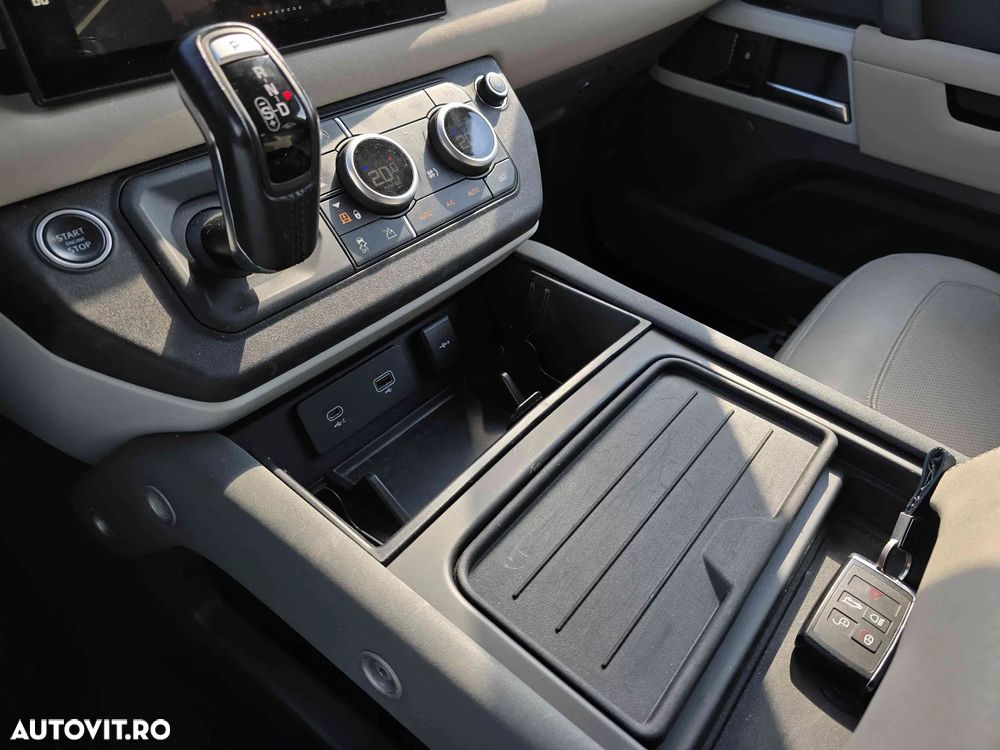 Land Rover Defender - 15