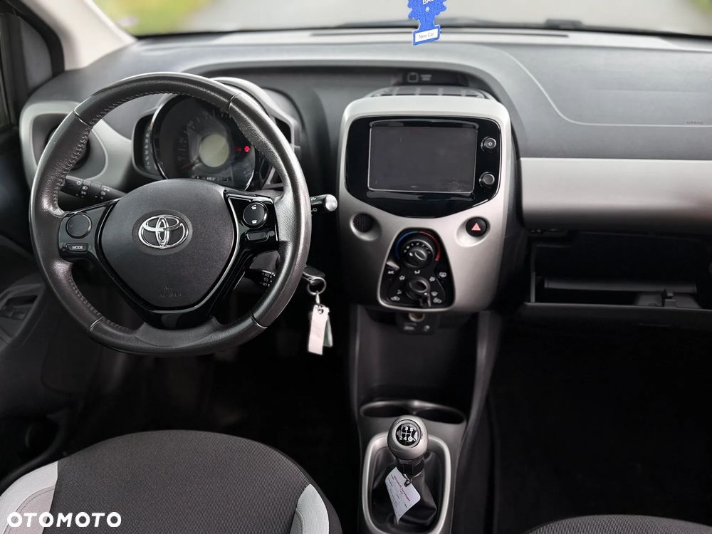 Toyota Aygo x-clusiv - 8