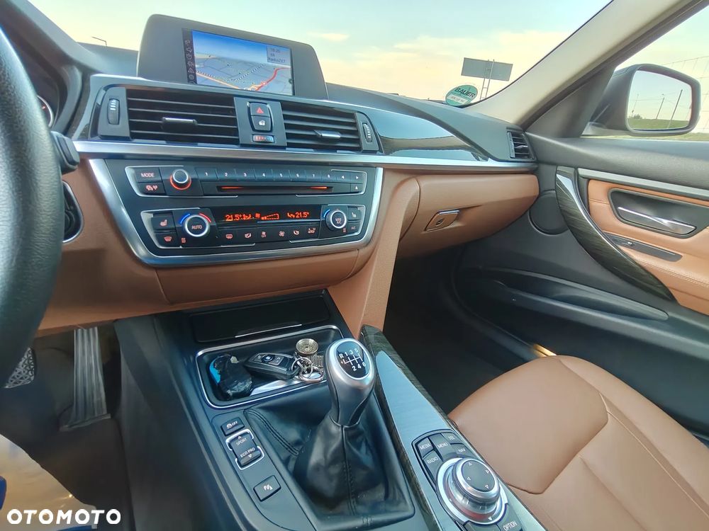 BMW Seria 3 318d Luxury Line - 39