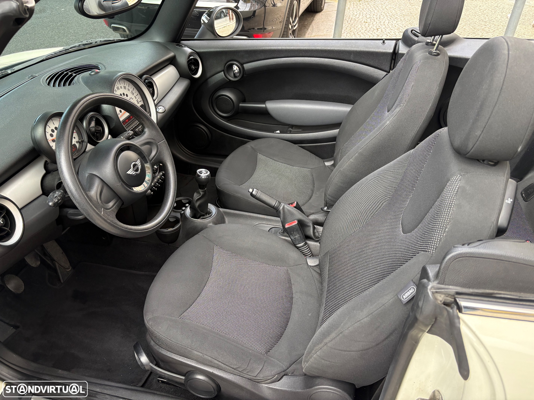 MINI Cabrio Cooper D - 16