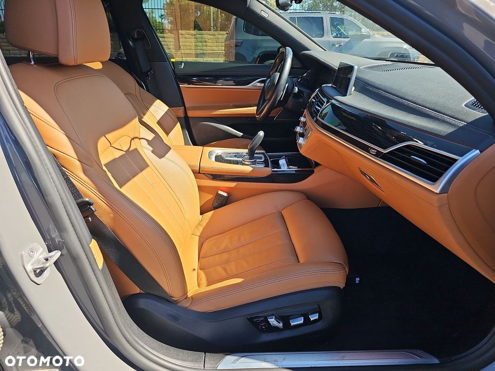 BMW Seria 7 740i sport - 10