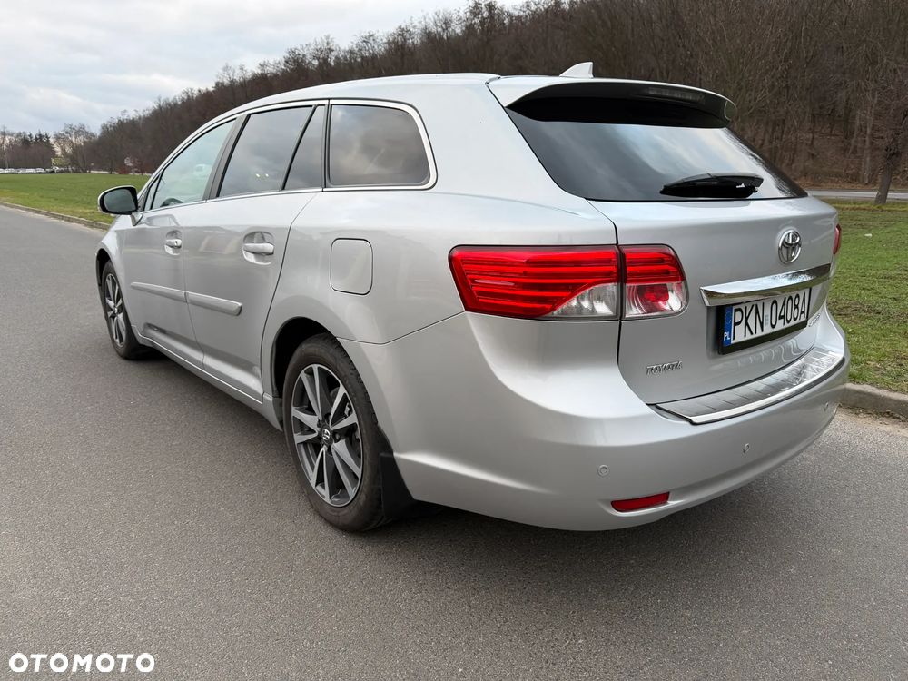 Toyota Avensis Touring Sports 1.8 Business Edition - 2