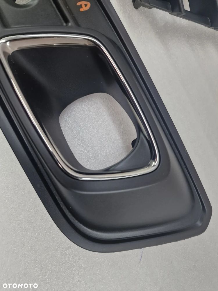 RENAULT CAPTUR I LIFT 16- LEWA / PRAWA KRATKA BOCZNA ZDERZAKA PRZEDNIEGO PRZÓD NA PDC Z CHROMEM , NR 261A24736R / 261A35462R , NR AUKCJI D/22 - 5