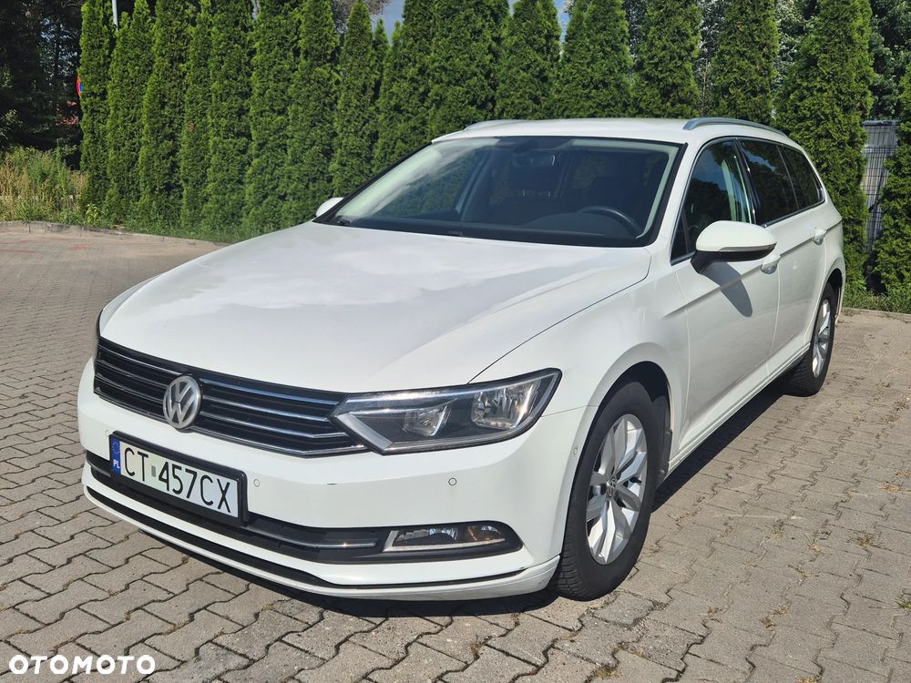 Volkswagen Passat - 1