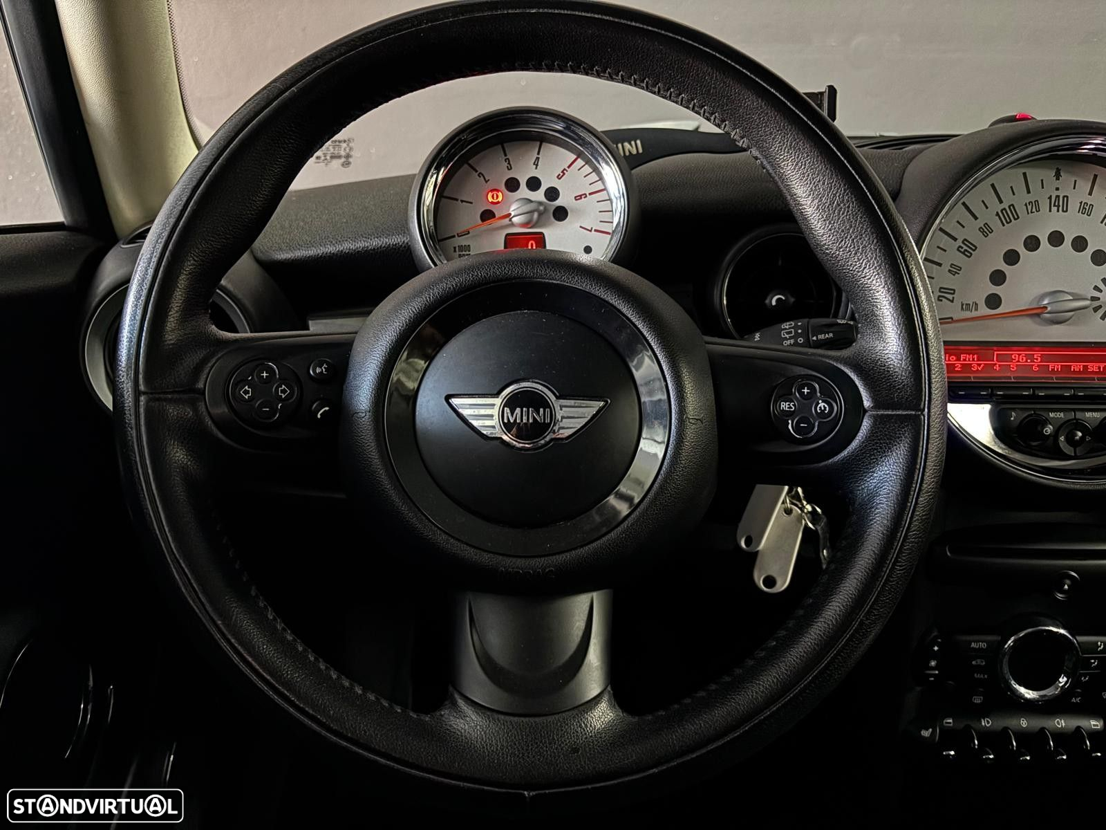 MINI 3 Portas One D - 11