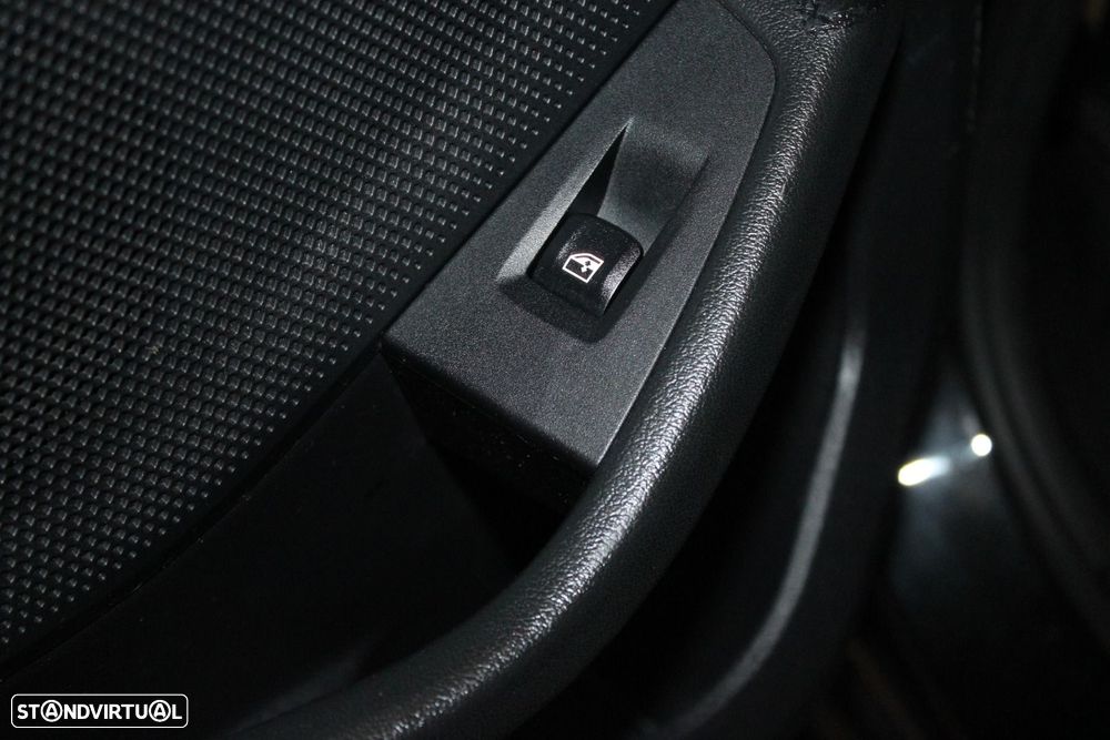 BMW 116 d Corporate Edition Auto - 29