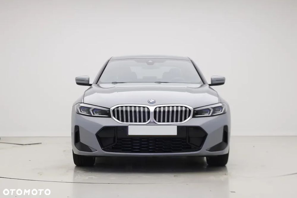 BMW Seria 3 318i M Sport - 4