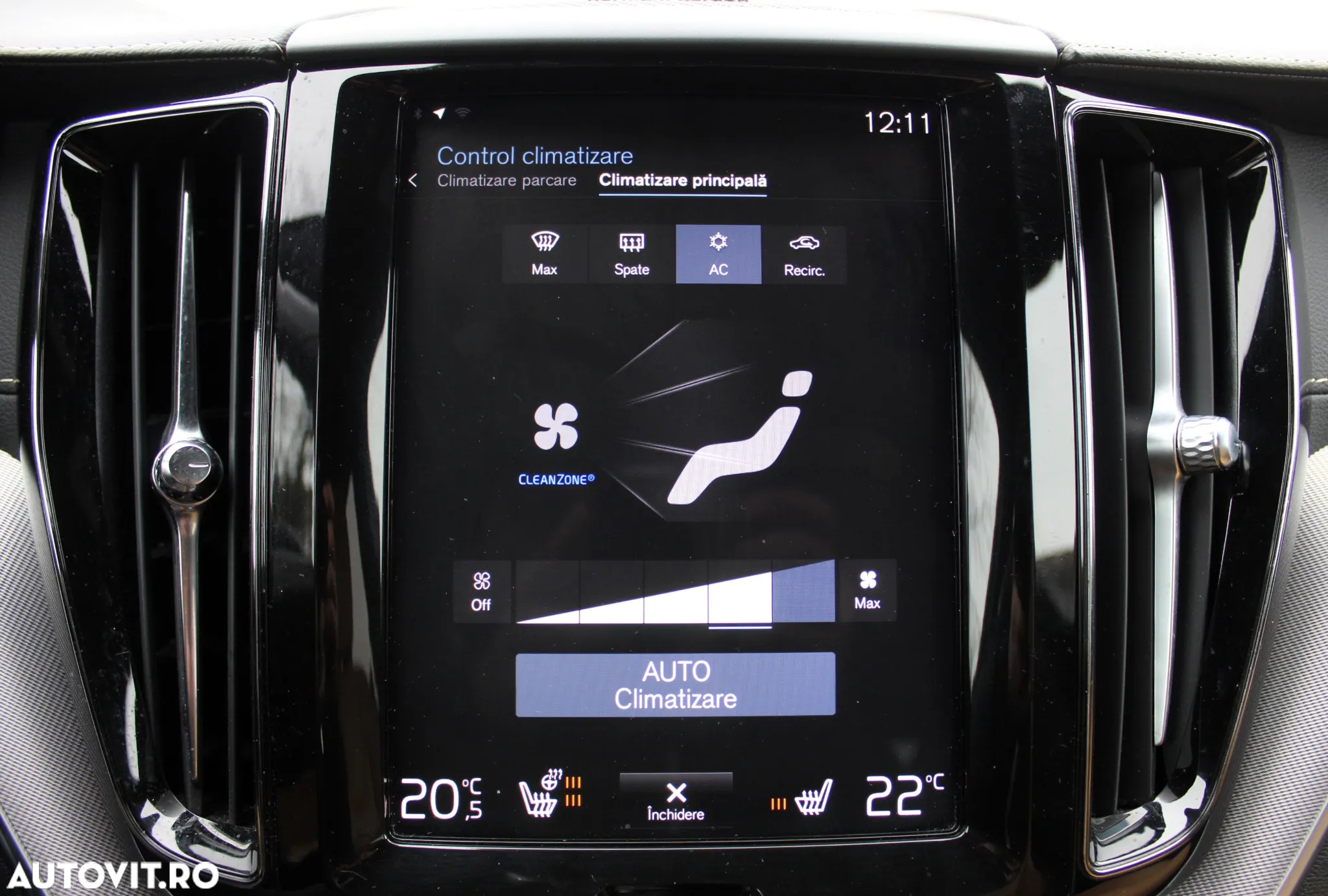 Volvo XC 60 B4 MHEV AT8 AWD Inscription - 28
