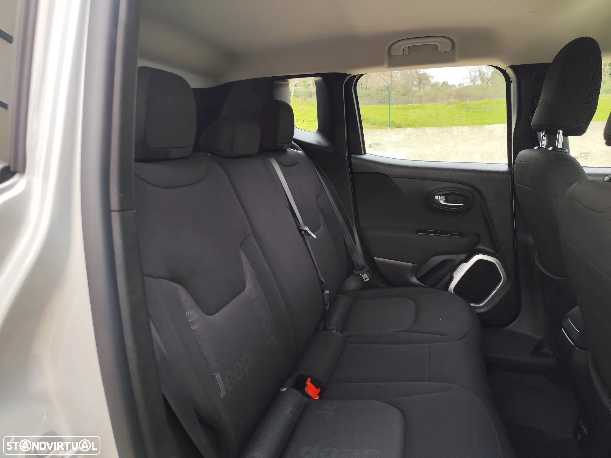 Jeep Renegade - 12