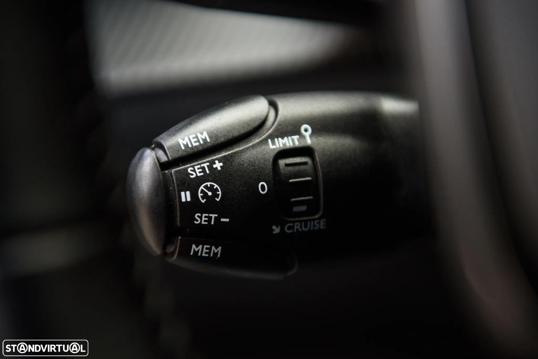 Peugeot 2008 1.5 BlueHDi Allure Pack - 35