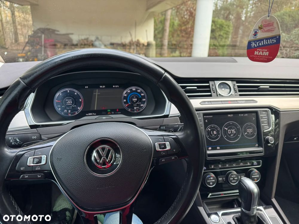 Volkswagen Passat - 10