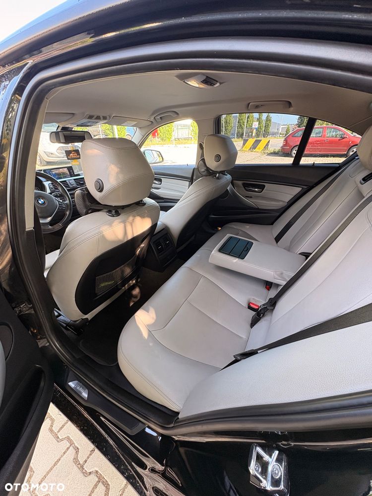 BMW Seria 3 328i Sport Line - 4