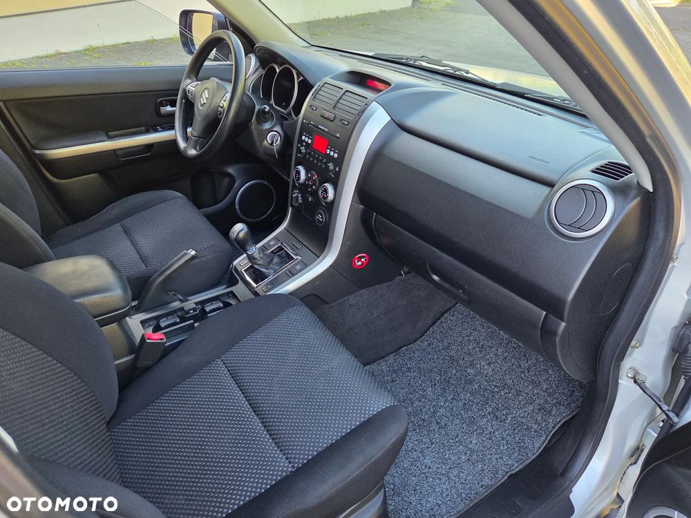 Suzuki Grand Vitara 1.9 DDiS Comfort DPF Family - 19