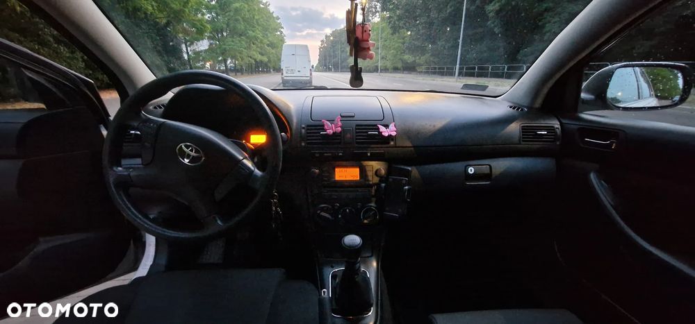 Toyota Avensis - 13