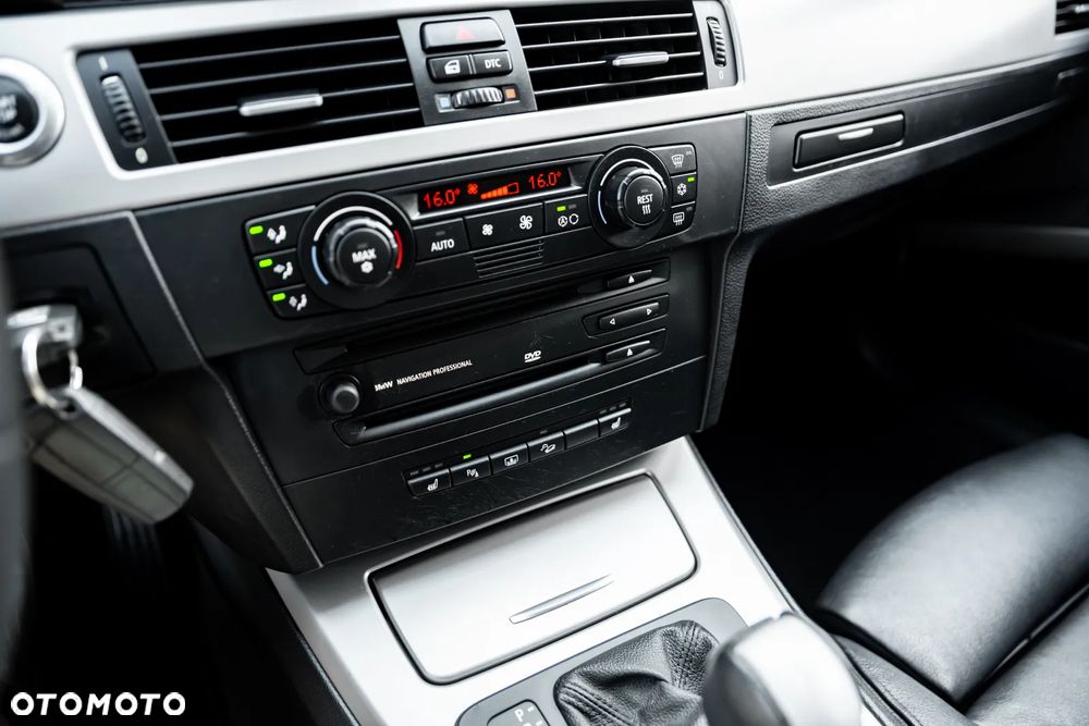 BMW Seria 3 330xi - 32