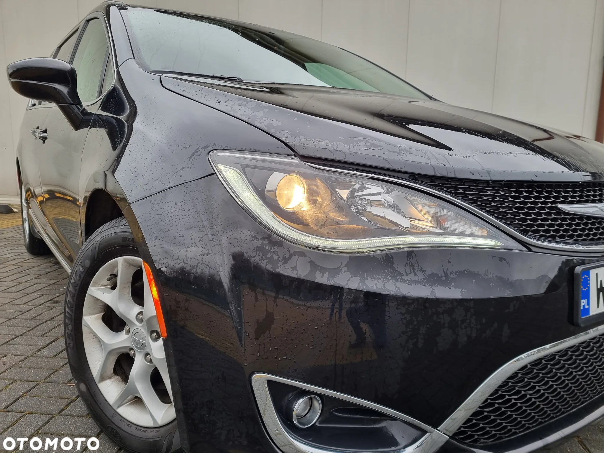 Chrysler Pacifica - 11