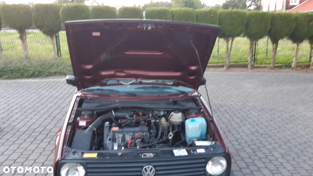 Volkswagen Golf 1.8 GL - 29