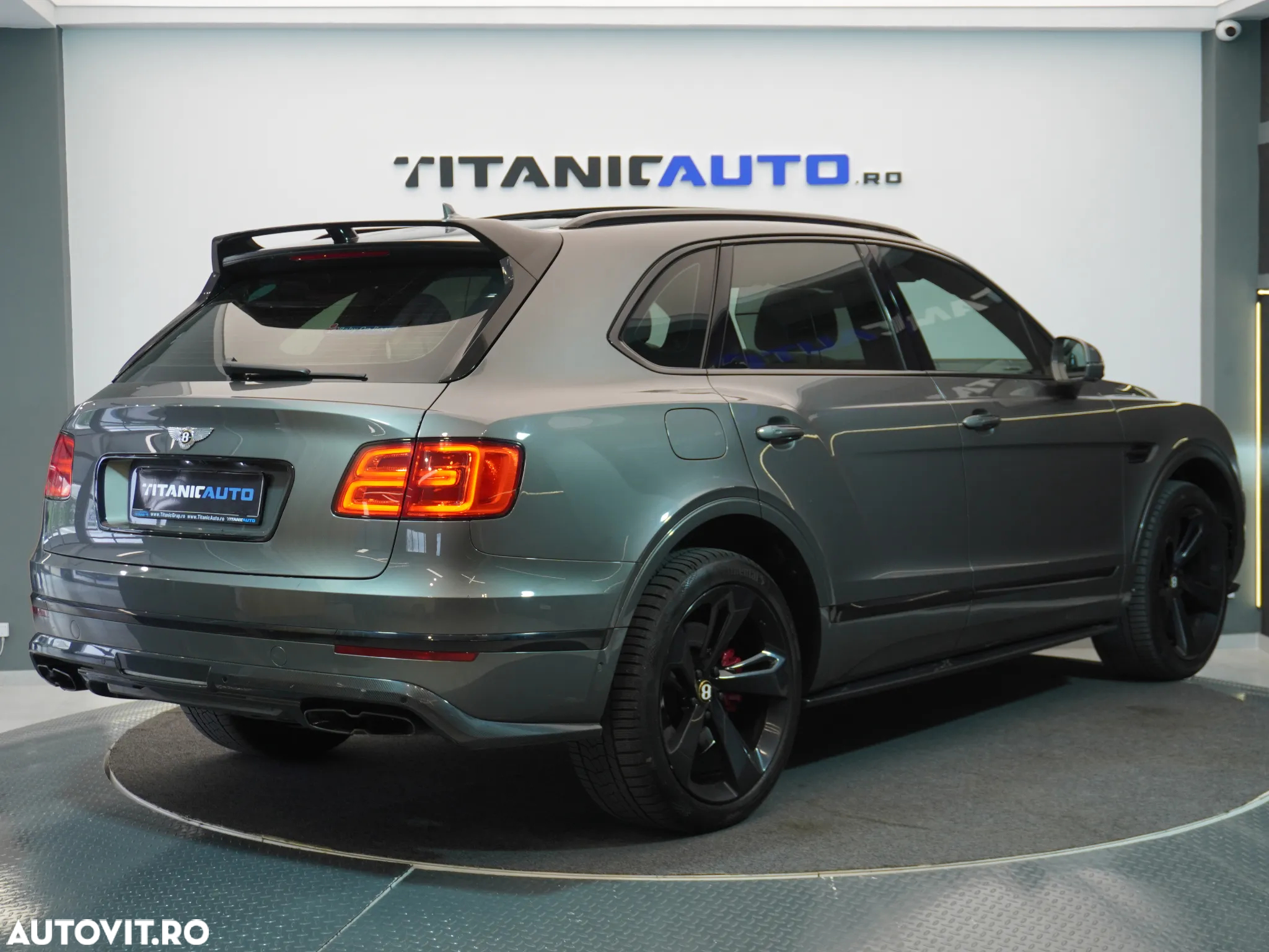 Bentley Bentayga - 4
