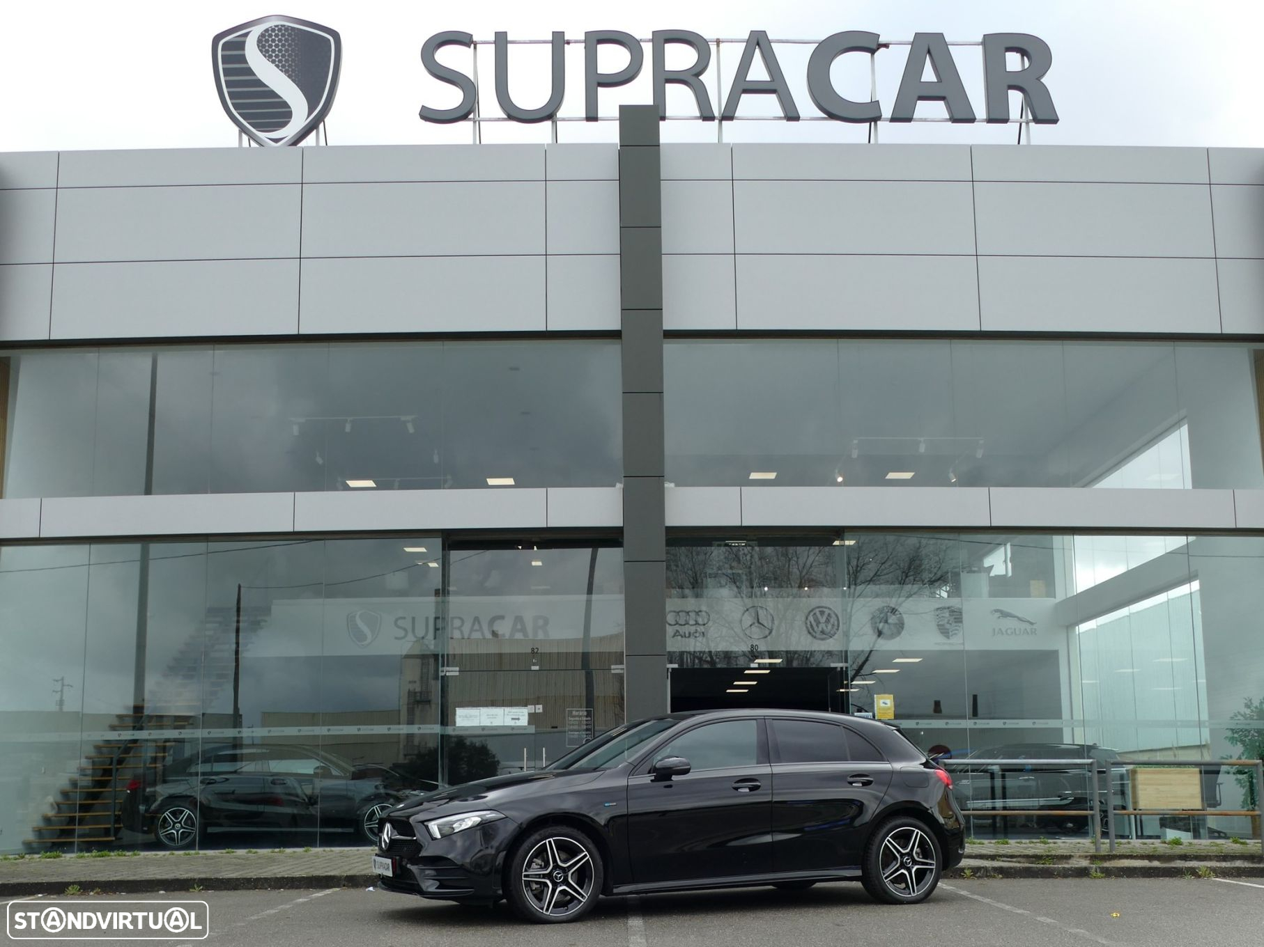 Mercedes-Benz A 250 e AMG Line - 24