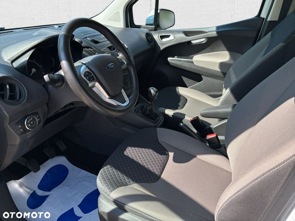 Ford Tourneo Courier - 12